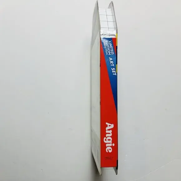 2025 CRAYOLA Limited Edition Retired Colors Art Set New Sealed 60 Pieces Angie - Picture 3 of 12